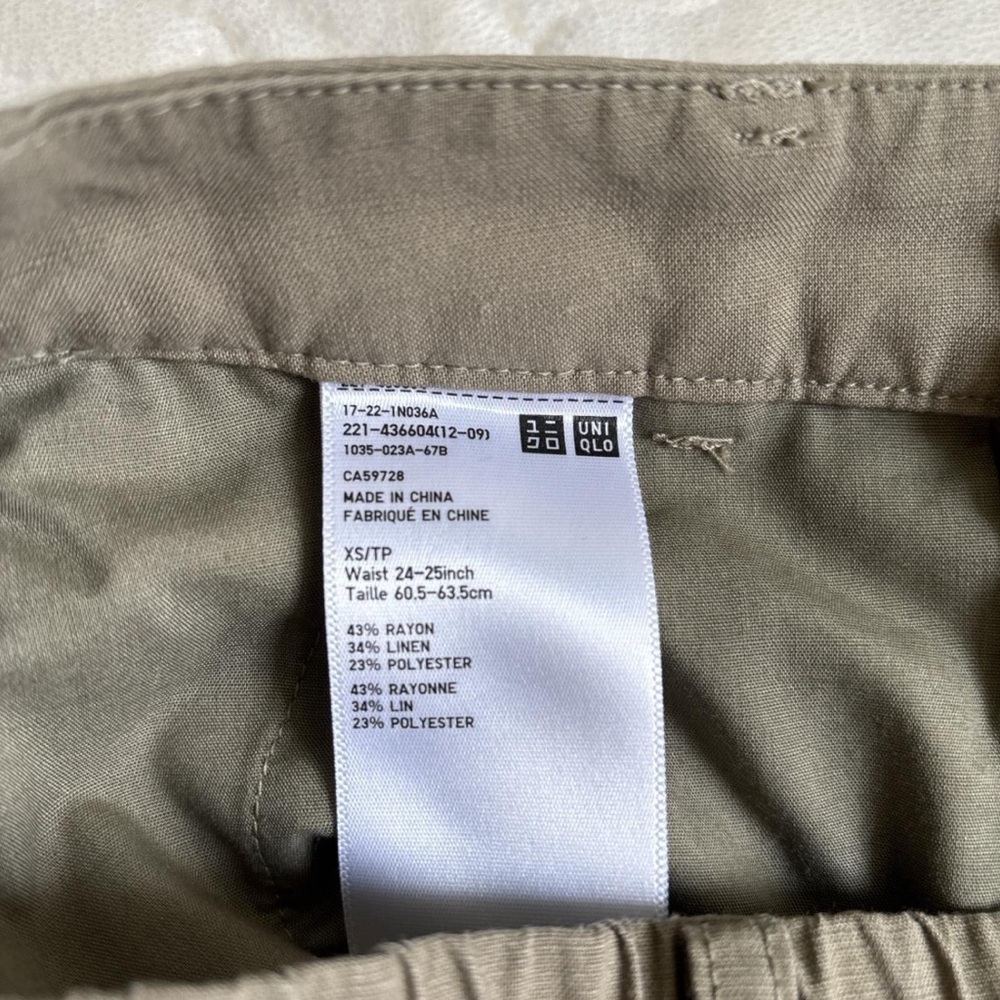 3 / $30 💘 Uniqlo khaki green pants - Picture 4 of 4